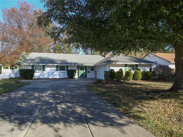 25925 Euclid Chagrin Pkwy, Richmond Heights, OH 44143