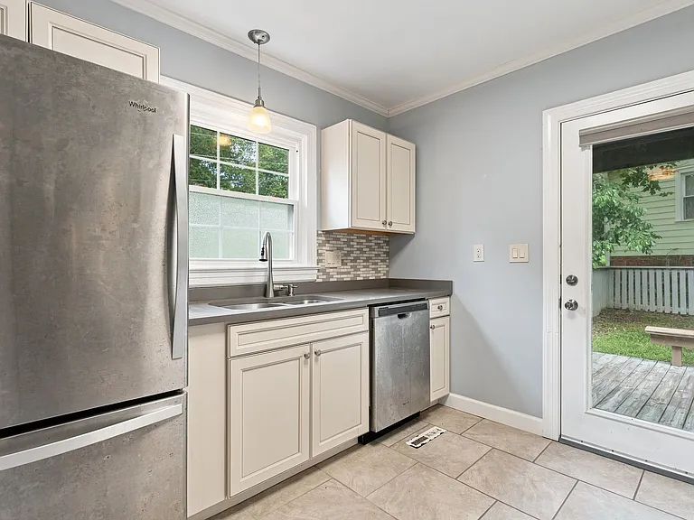 2408 Cascadilla St — Photo 5