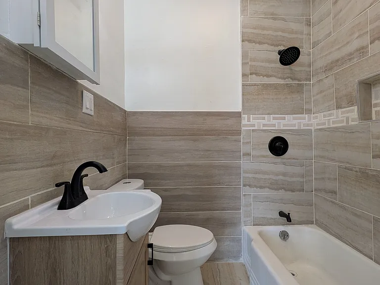 1036 W Walnut St #3F — Photo 9