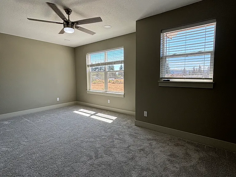 Seven Oaks Luxury Duplexes — Photo 40