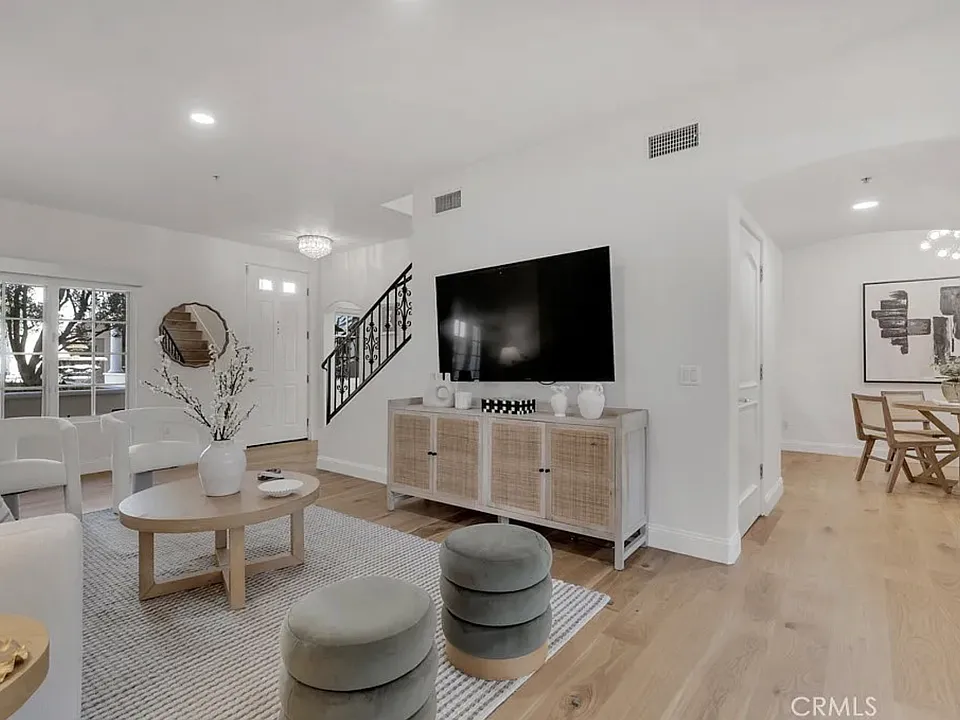 851 N San Vicente Blvd #128