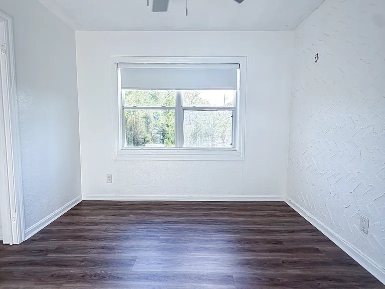 1715 N Bumby Ave — Photo 11