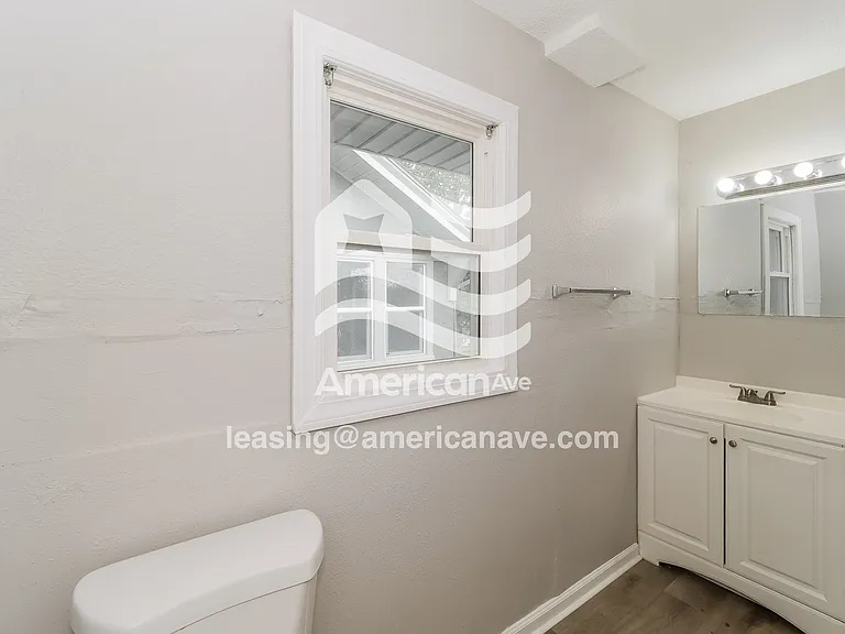 400638_010_main_bathroom_10.jpg