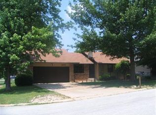 3243 W Village Ln, Springfield, MO 65807