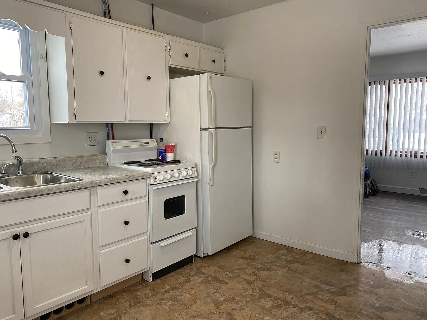 3 Bedroom, 1 Bath Single Level House for Rent 1246 Columbia St Waterloo, IA — Photo 3