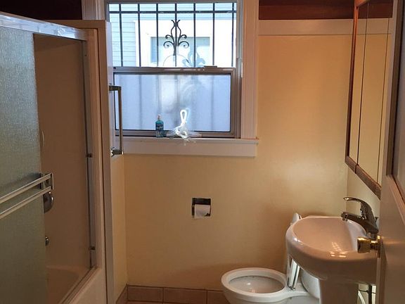 5th image of 125 E Pine St