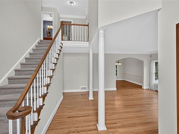 5th image of 3845 Bridlewood Dr
