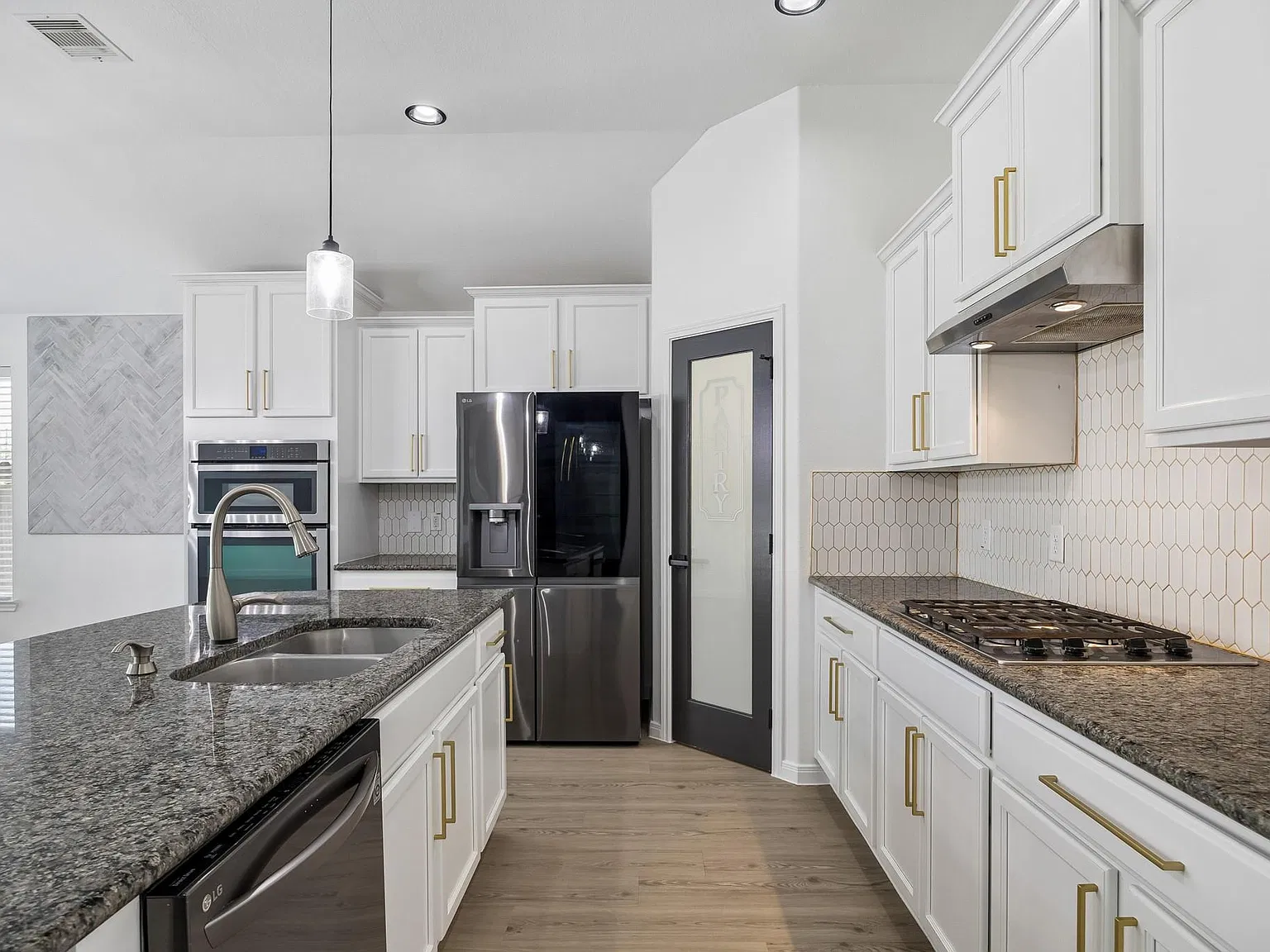 4 bed, 2.0 bath, 1973 sqft, $3,400 — Photo 3