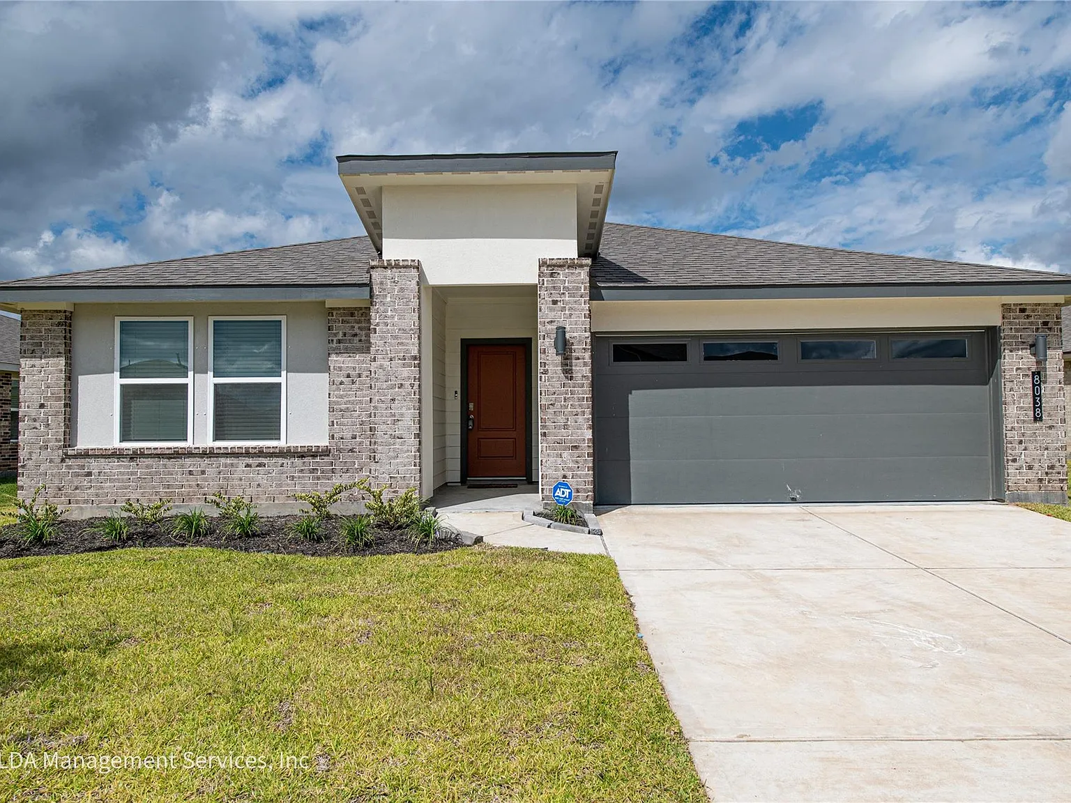 4 bed, 2.0 bath, 1796 sqft, $2,100 — Photo 3