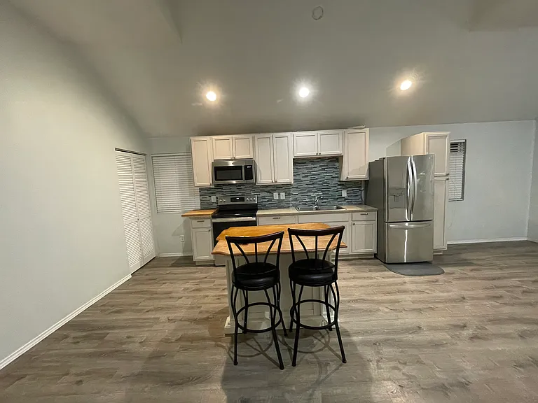 126 Deer Lake Dr #D — Photo 9