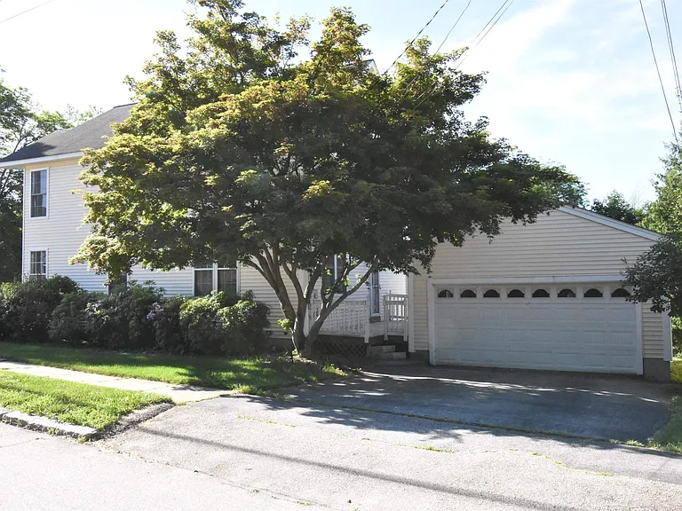 2246 Elm St — Photo 2