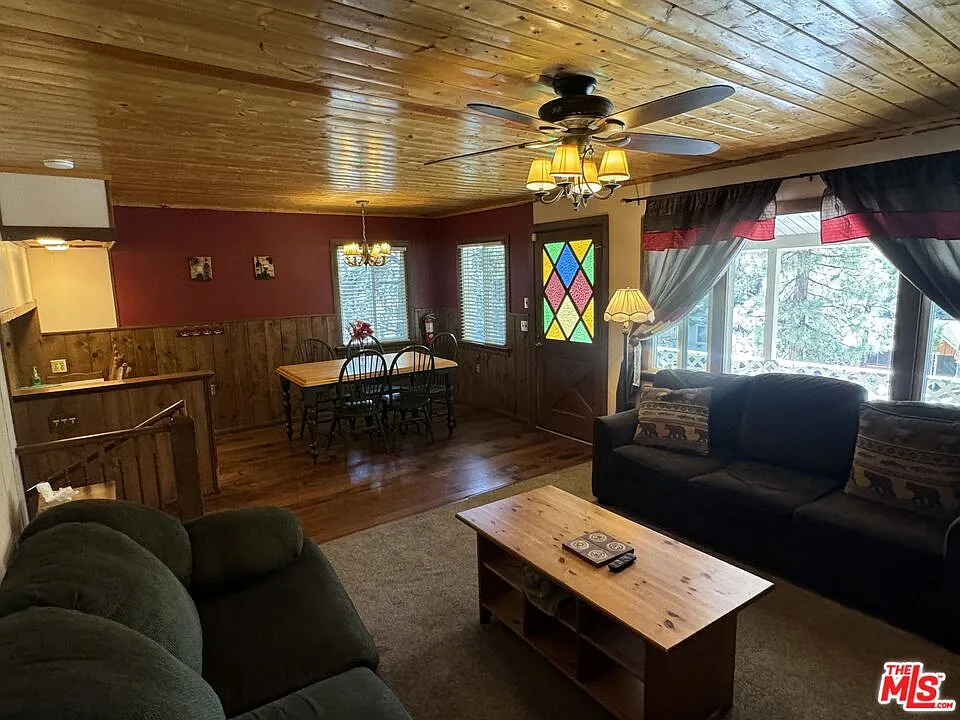 2 bed, 2.0 bath, 1136 sqft, $1,895 — Photo 2