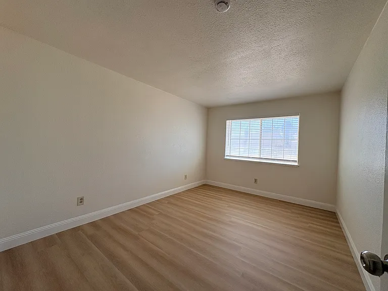 7757 Southbreeze Dr — Photo 13