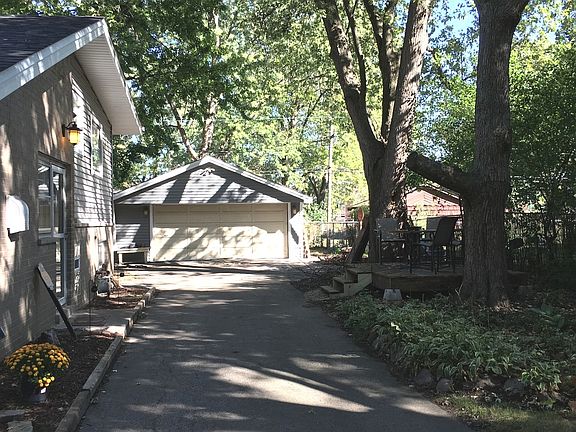 3rd image of 12601 S Parkside Ave