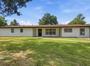 102 Tanglewood St, Baytown, TX 77520