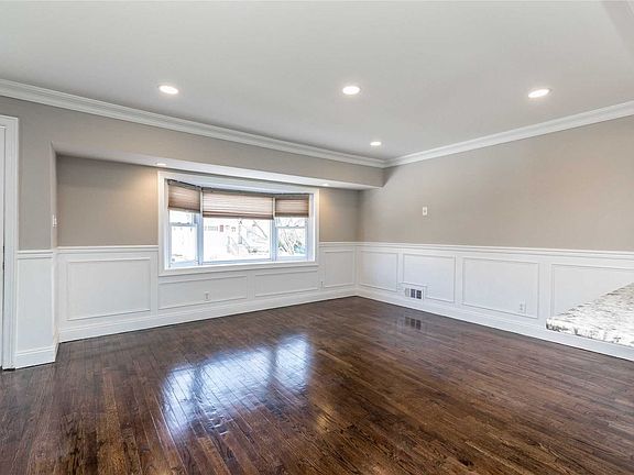 4th image of 86 Saint Marks Ave