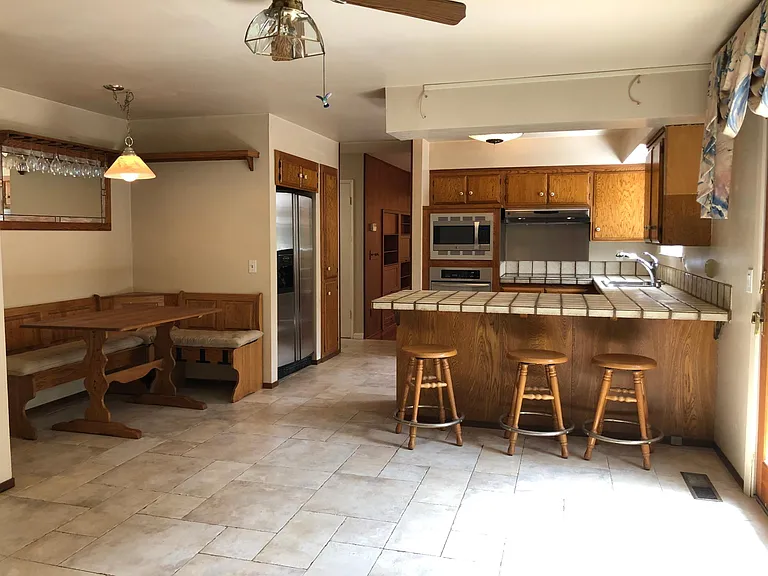21960 Oaknoll Ct — Photo 6