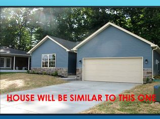 800 Twin Oaks Dr #49, Henryville, IN 47126