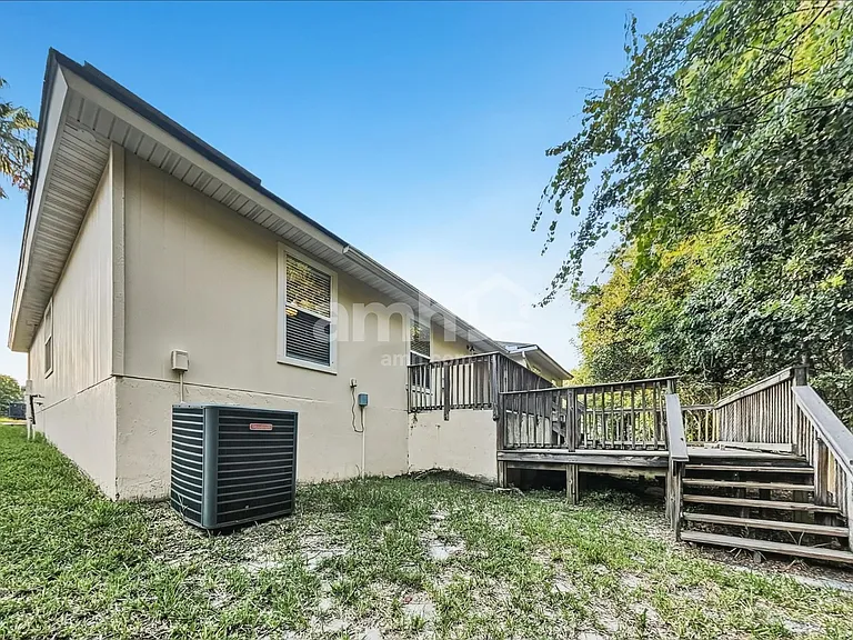 1379 Samantha Cir E — Photo 19