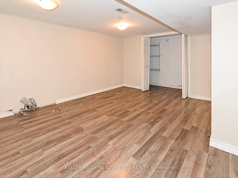 936 Somerville St — Photo 15