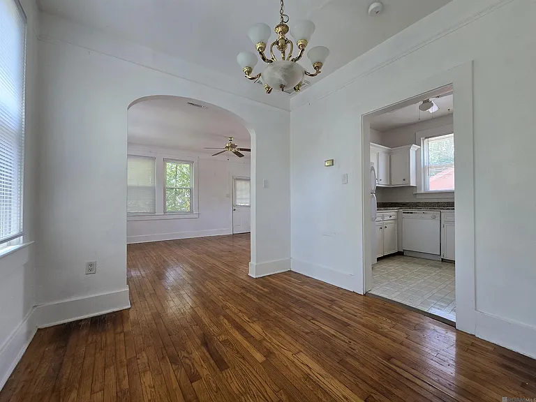 827 Camelia Ave — Photo 3