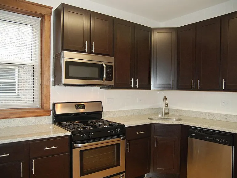 1535 West Addison — Photo 20