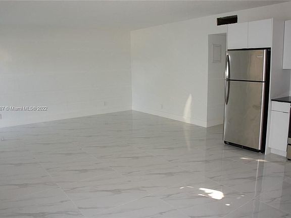 4th image of 2140 NE 56th St APT 6