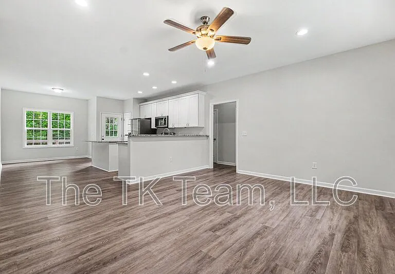 324 N Milford Rd — Photo 3