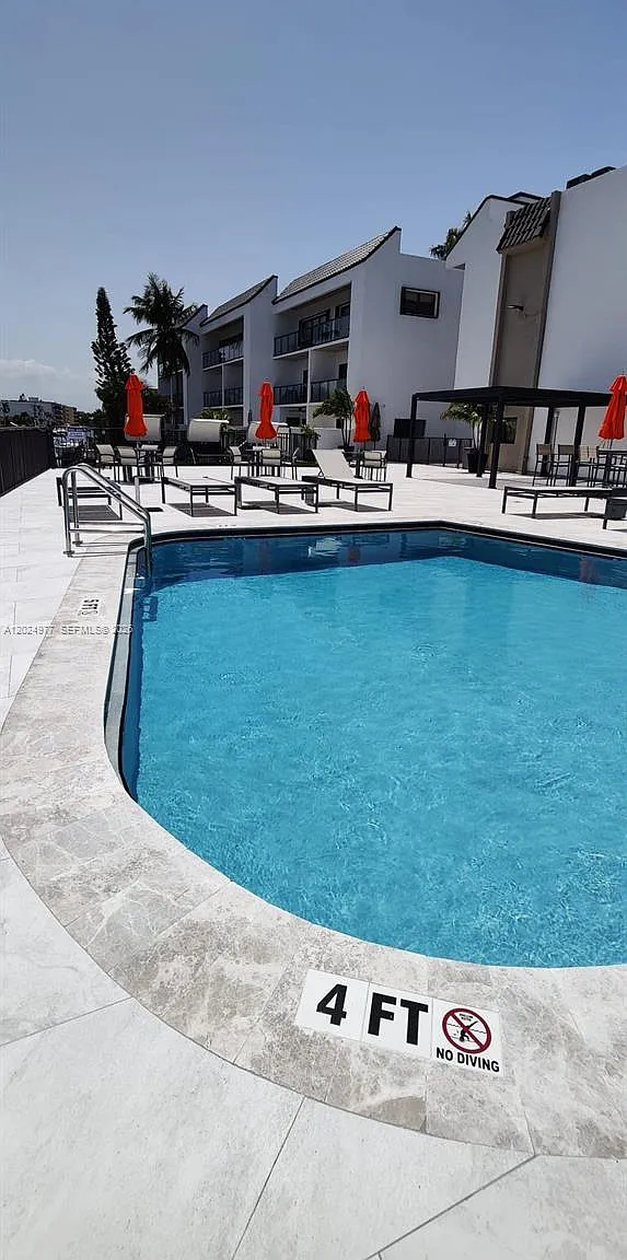 Pelican Landing Condo — Photo 3