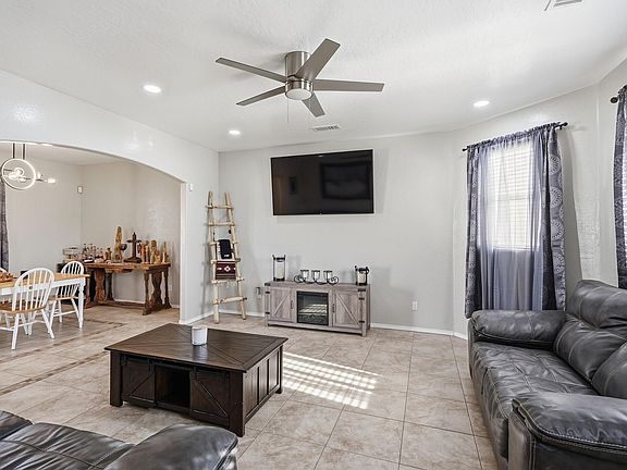 4th image of 705 6th St NE