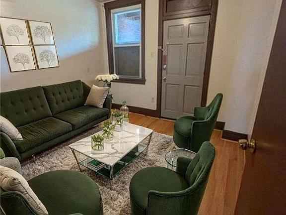 2nd image of 505 Broadway Ave