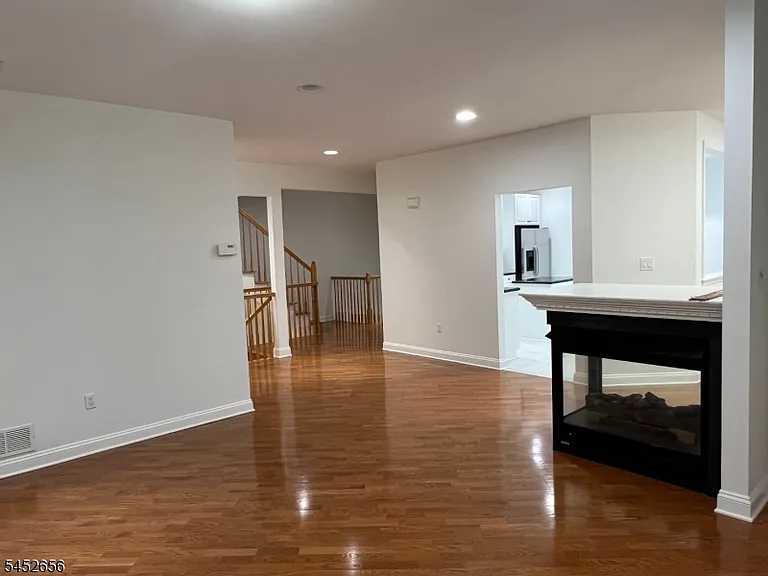 311 Kensington Ln — Photo 9