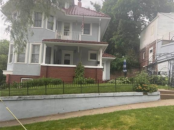 2nd image of 121 17th St