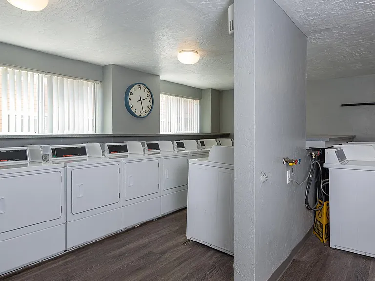 Broadway Center | Laundry Facility