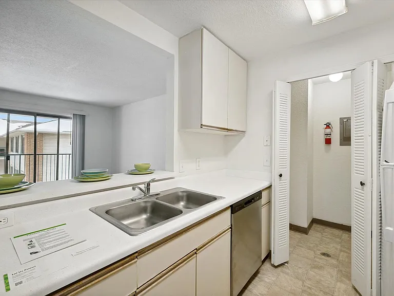 Two Bedroom (Classic) - 2 Bed / 2 Bath - 897 Sq.Ft.