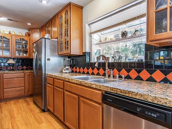 4th image of 31512 Cedarwood Dr
