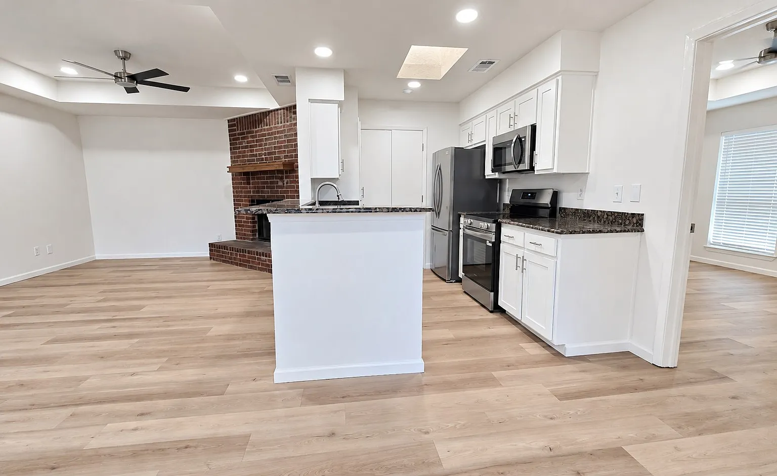 2 bed, 1014 sqft, $2,050 — Photo 2