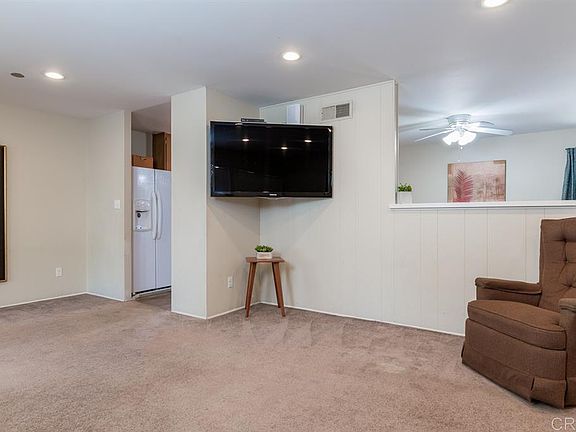 4th image of 7446 Ballinger Ave