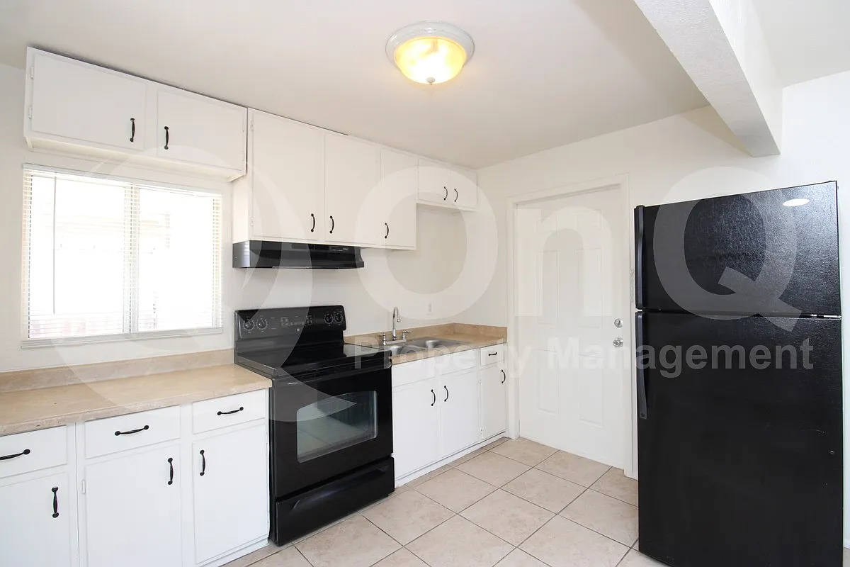 1 bed, 1.0 bath, 784 sqft, $1,100 — Photo 3