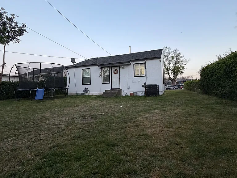 1133 W Nixon St — Photo 2