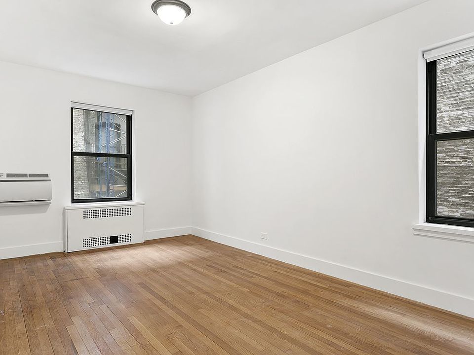 2nd image of 10 W 65th St APT 5B