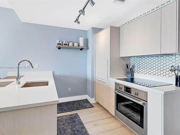 4th image of 501 NE 31st St Unit 1505