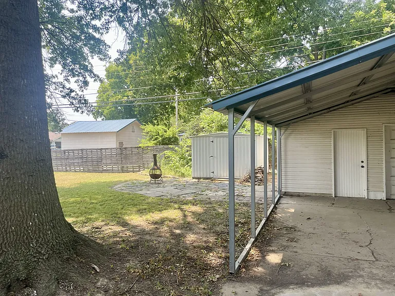 720 S Hickory St — Photo 8
