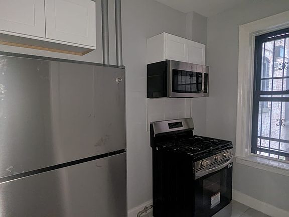 4th image of 320-24 Fairmount Ave #107
