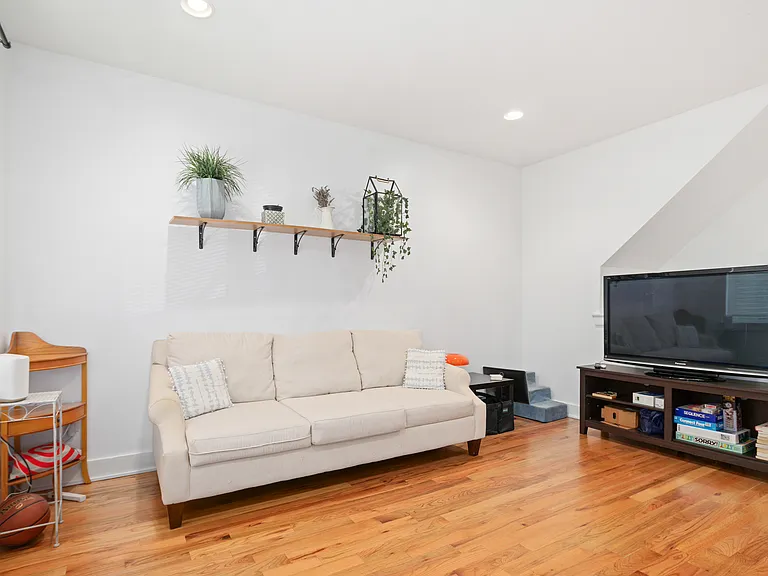 1822 Earp St — Photo 4