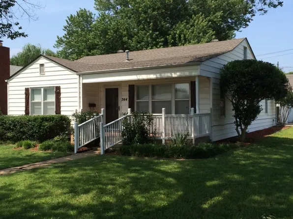 744 N 4th St, Ponca City, OK 74601
