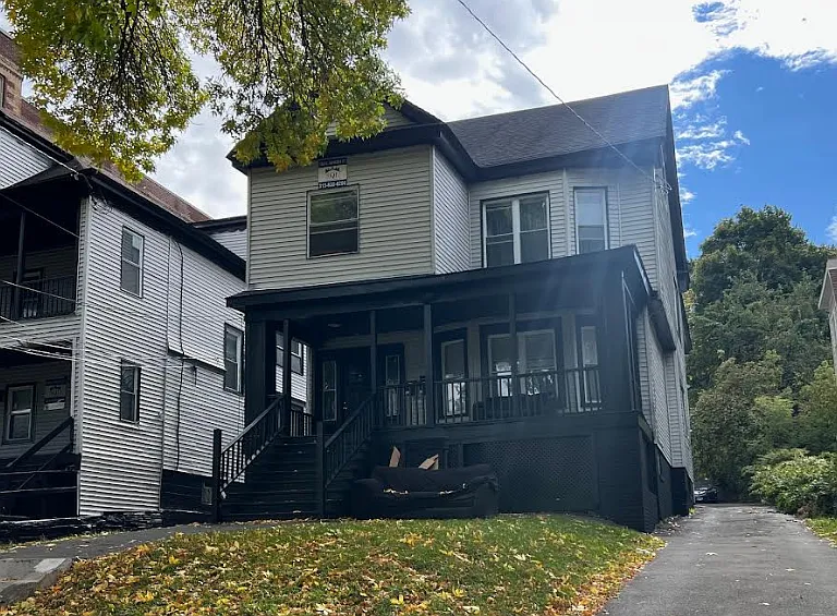 1524 E Genesee St — Photo 15