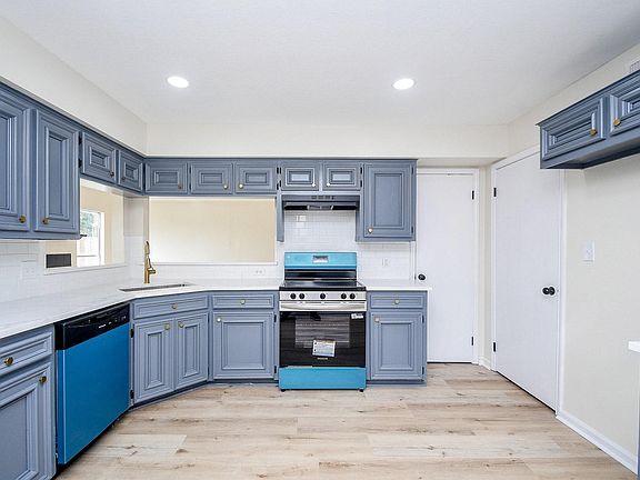 3rd image of 1224 Sagebrush St