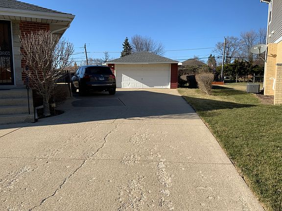 4th image of 8118 W Courtland Ave
