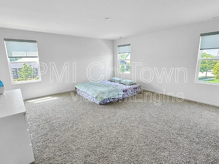 765 Kentshire Cir — Photo 16